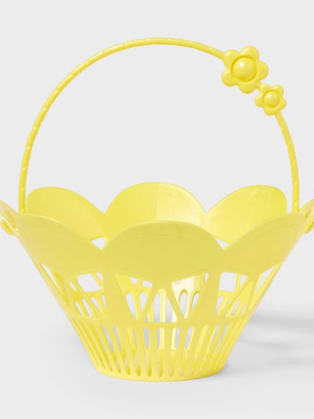 New 5.25" tall Vintage Plastic Scallop Easter Basket - Yellow